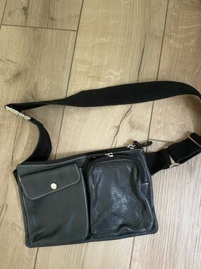 Roots Canada "Village Pack" leather fanny pack / belt bag / crossbody sling